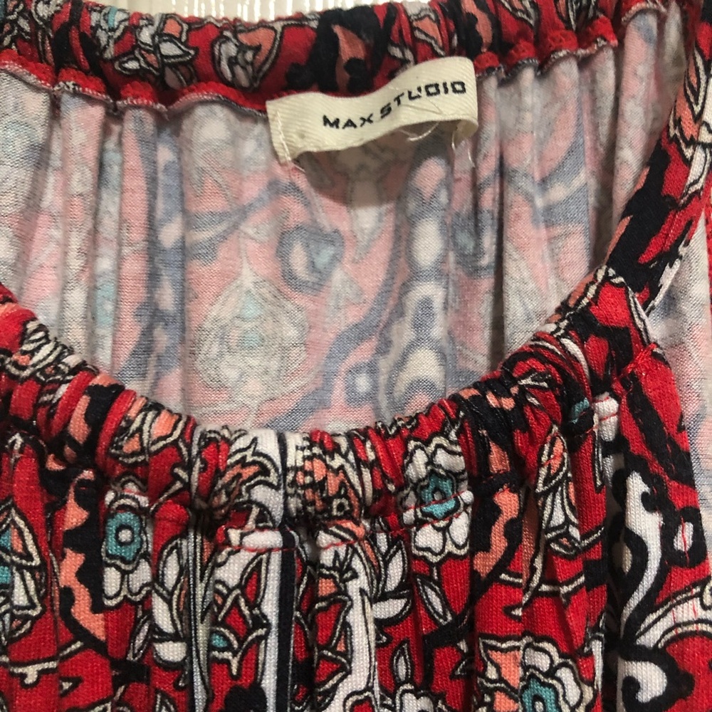 Max Studio Red Paisley Razorback Top - Picture 2 of 4